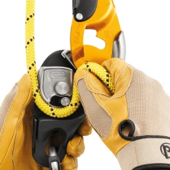 Descendeur Petzl RIG Autofreinant Compact Jaune : D021AA00 11 Descendeur Petzl RIG Autofreinant Compact Jaune : D021AA00 -Magasin Lemaitre Sécurité rig fixation